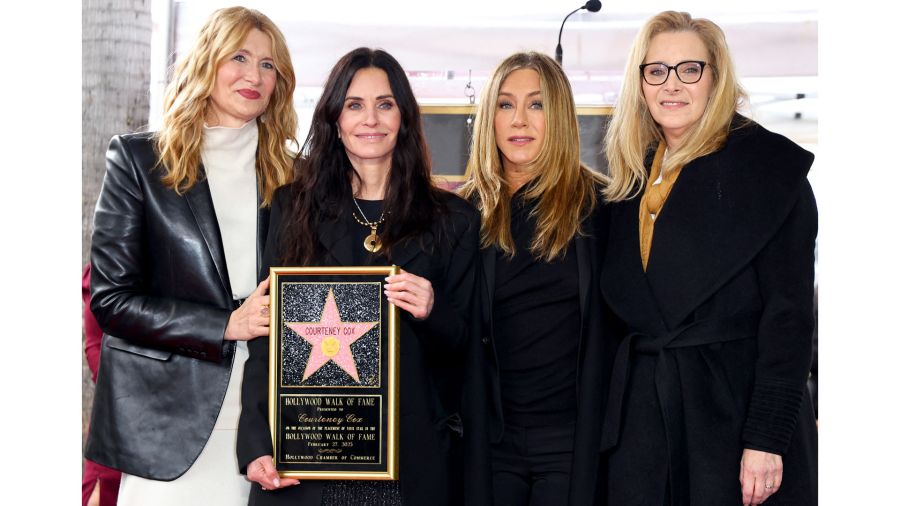Photogallery Laura Dern, Courtney Cox, Jennifer Aniston and Lisa Kudrow attend the Hollywood Walk of Fame Star Ceremony for Courteney Cox in Hollywood, California