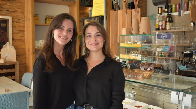 Italian restaurants Zoetermeer Lisa and Giulia from Trattoria Cassali Zoetermeer