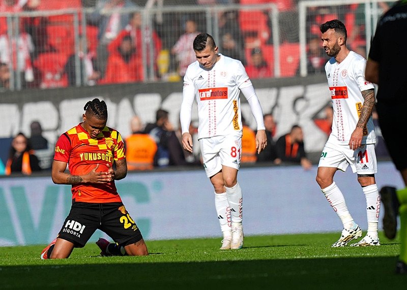 antalyaspor-besiktas-canli-onvo-antalyaspor-besiktas-maci-ne-zaman-saat-kacta-ve-hangi-kanalda-1737872879485.jpg