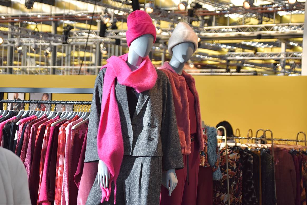 Een zonnige ochtend bij fashionfabriek.