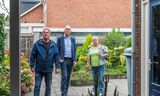 Viewing an owner -occupied home in Emmeloord. In the middle broker Harm Boer. 