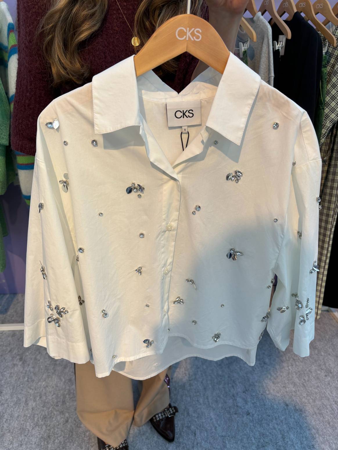 Een Standhuder van Het Merk Ccs Zet in Op Deze Blouse Met Versieringen