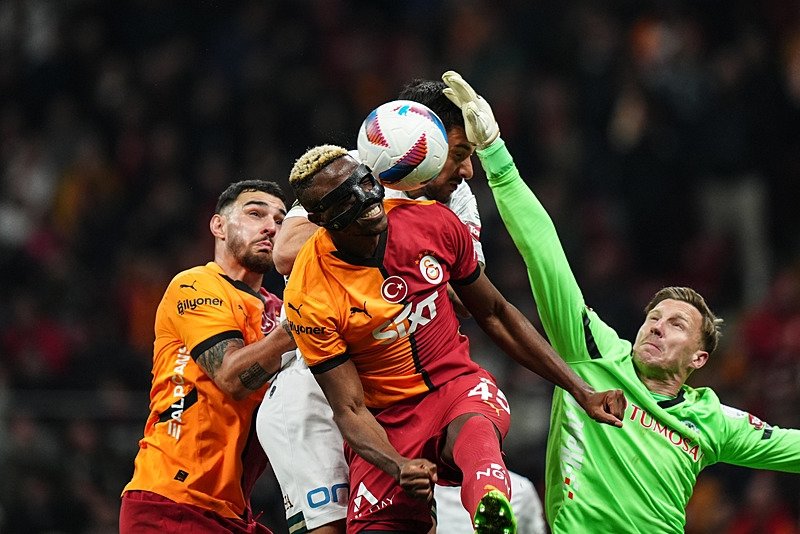 ajax-galatasaray-maci-ne-zaman-saat-kacta-ve-hangi-kanalda-uefa-avrupa-ligi-1738220334714.jpeg