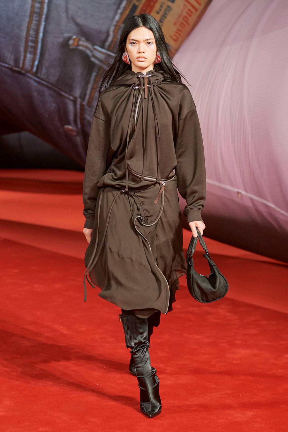 De Gedeconstrueerde Hoodie Bij Diesel FW22.