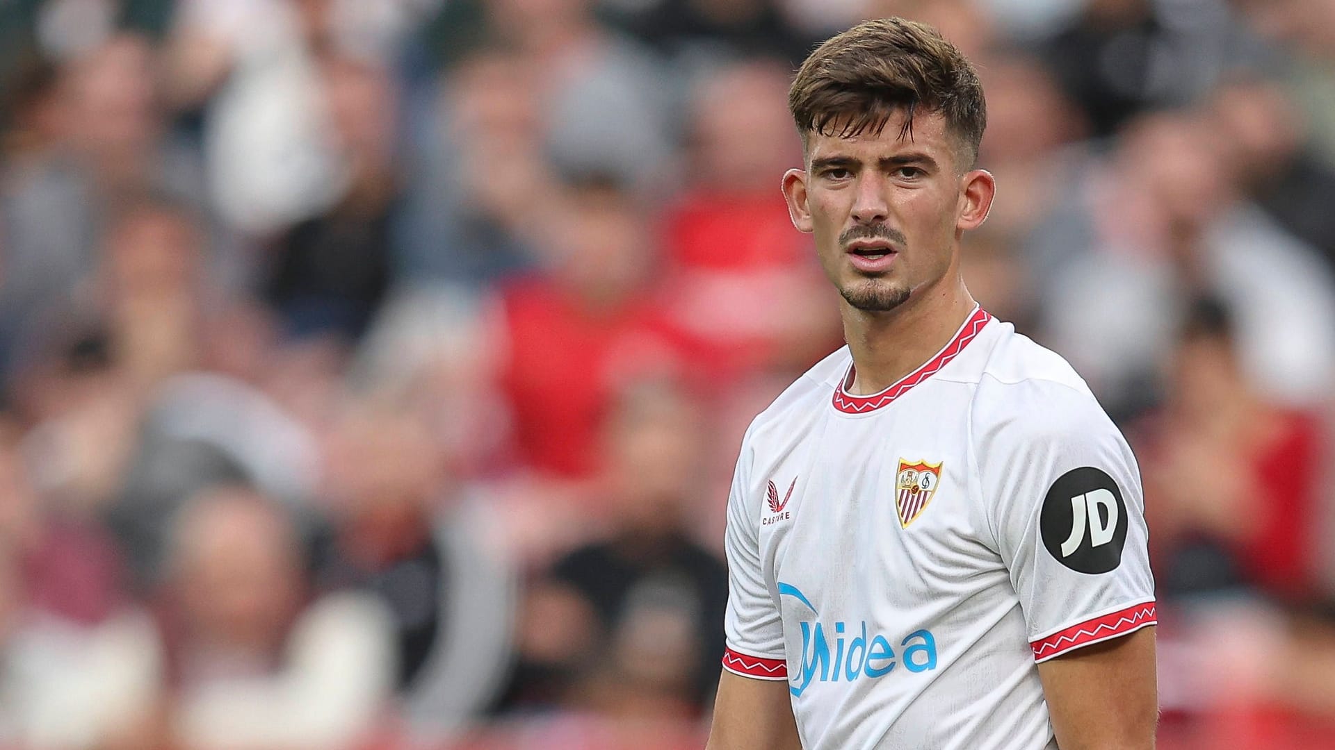 Kike Salas: He has been playing for Sevilla FC since 2023. Kike Salas: He has been playing for Sevilla FC since 2023.