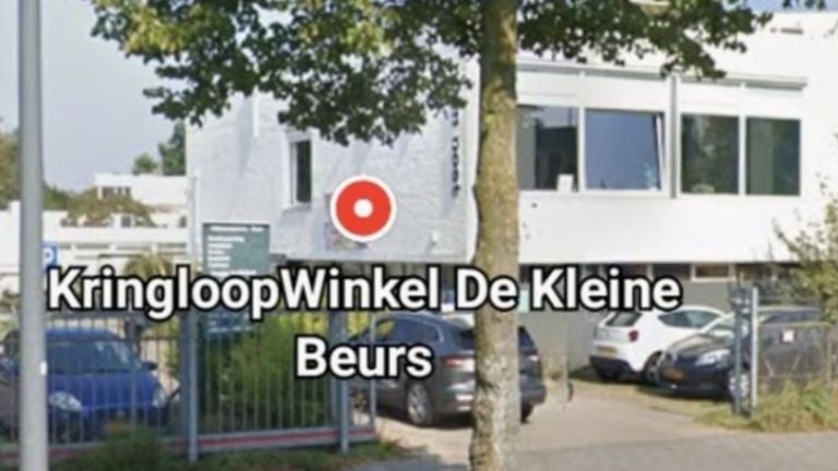 Bomb delivered to thrift store: three sticks of dynamite together (photo: neighborhood agent_db_graafsepoort).