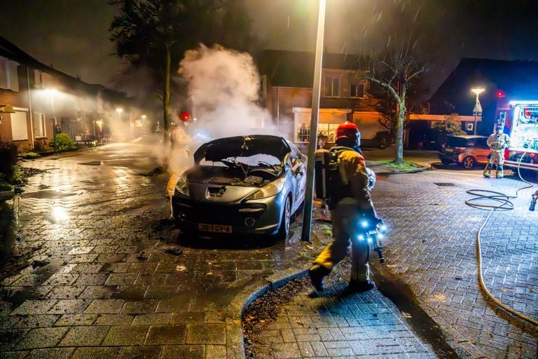Car on fire in Eindhoven (photo: Dave Hendriks / SQ Vision).