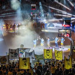 Fans and players from Alba Berlin await the beginning of a basketball game in the arena at the Ostbahnhof. Source: Imago Images/Camera4+