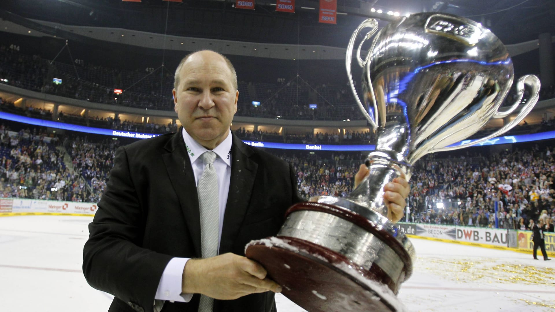 Don Jackson celebrates the 2012 championship with the Eisbären (archive photo): Under his leadership, the Berliners became record holders of the DEL.