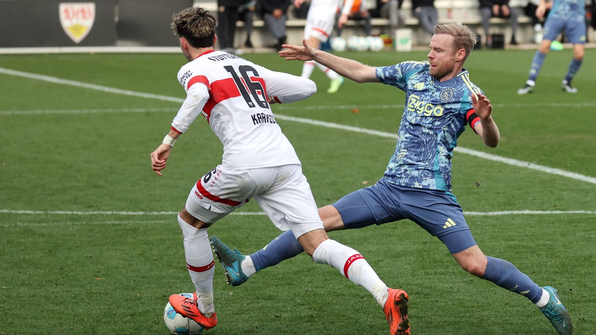 Atakan Karazor and Davy Klaassen (r.): The teams separated in a draw.
