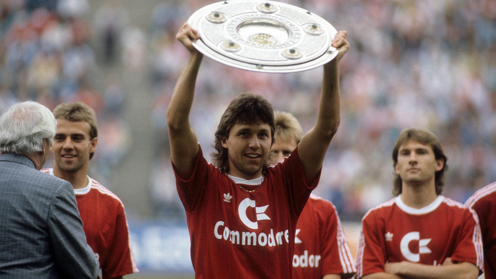 Just one year after the Rummenigge change, a second FCB professional found its way to Dortmund. Jürgen Wegmann said goodbye to the master shell from Munich and returned to Borussia (reverse), where he had already hired from 1984 to 1986.