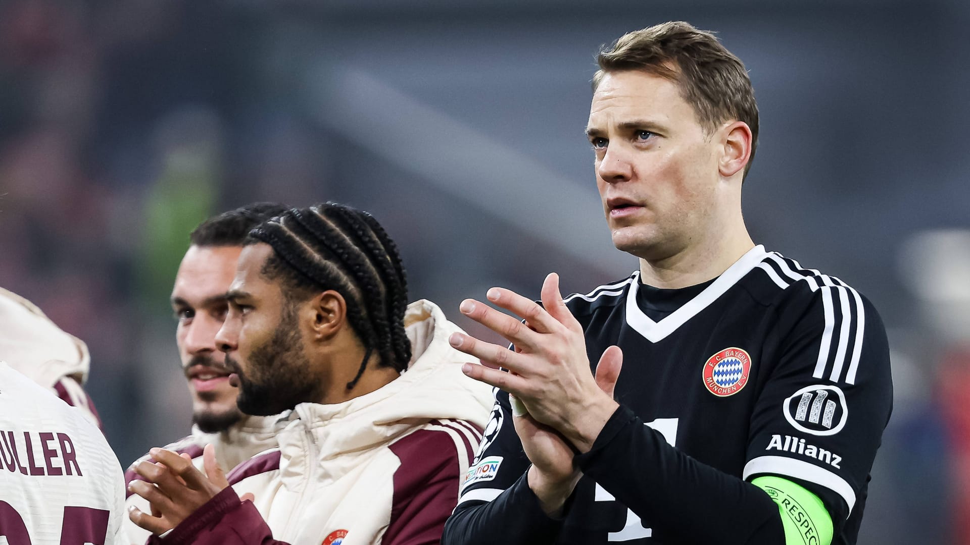 Manuel Neuer (right) and Serge Gnabry: The Bayern stars were missing from their team before the winter break.