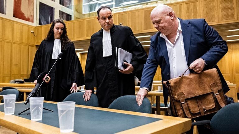 Peter Gillis with his lawyers Mark Hendriks and Nienke ten Donkelaar (photo: ANP).