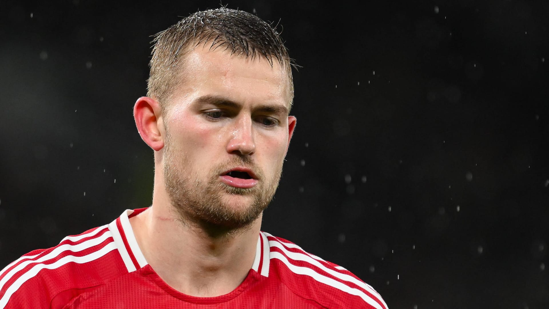 Matthijs de Ligt: He moved from Munich to England in the summer. Matthijs de Ligt: He moved from Munich to England in the summer.