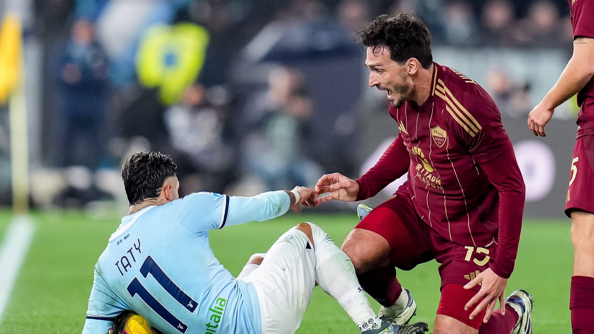 Mats Hummels (r.) and Taty Castellanos: They clashed.