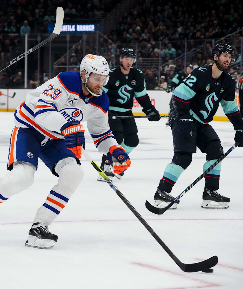 Leon Draisaitl schiebt gegen Seattle zu einem Tor ein