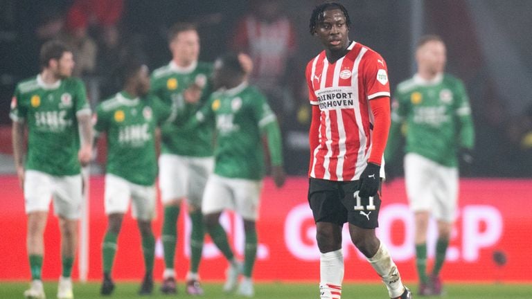 PSV striker Johan Bakayoko with Excelsior players partying in the background. (Photo: Joris Verwijst/Orange Pictures)