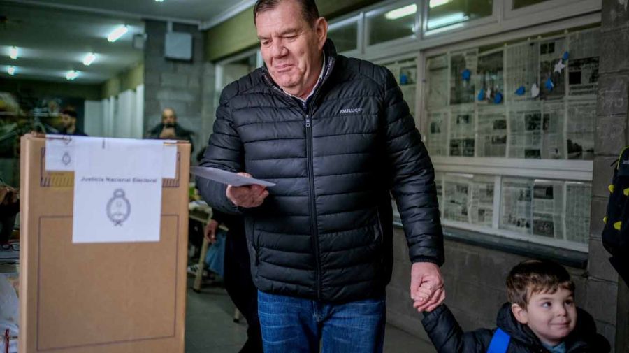 Elections Paso Mar del Plata, The mayor of JxC, Guillermo Montenegro cast his vote and seeks re-election.