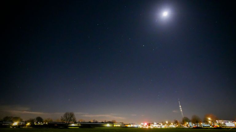 The photographer was lucky that the clouds had cleared when he went for a walk with the dog (photo: SQ Vision).