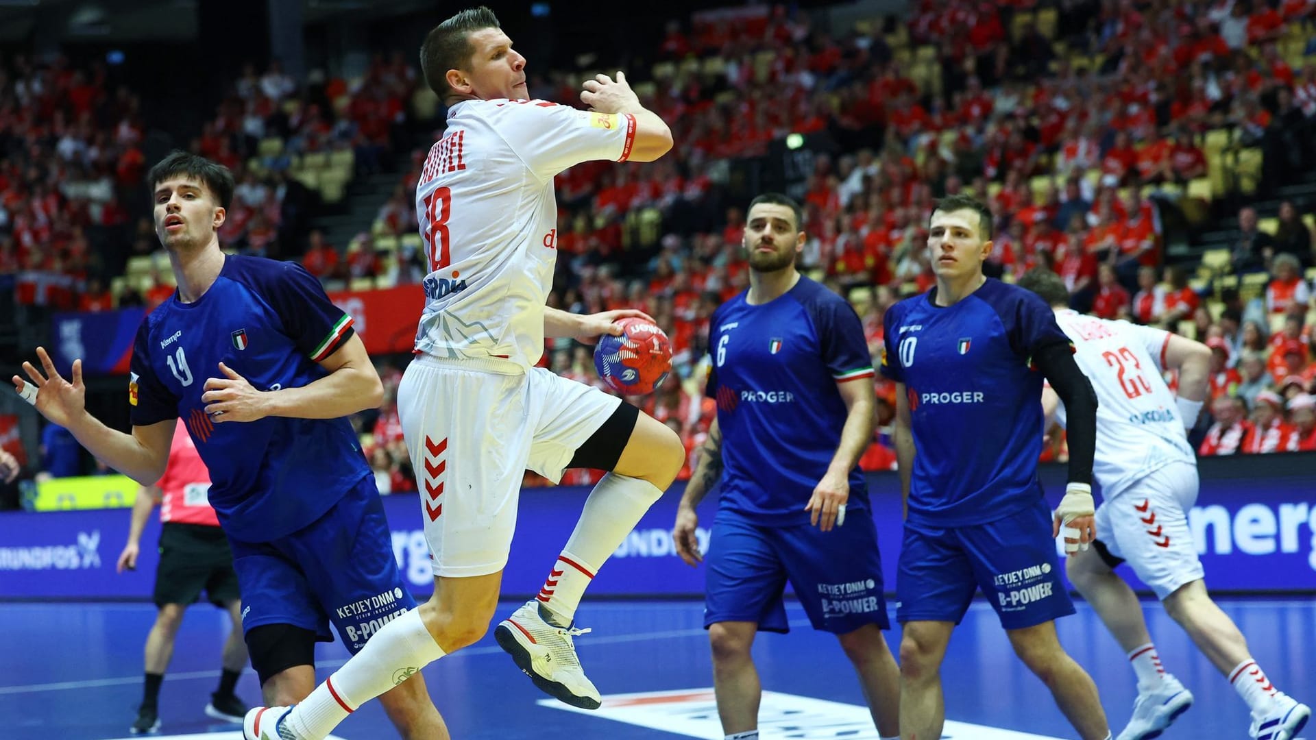 Dimitrij Kuttel concludes, the Italians can only watch: The last main round game was a complete success for Switzerland.