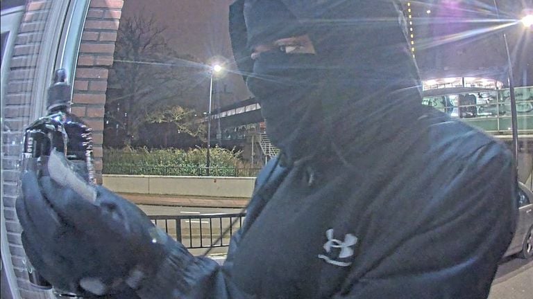 This man stuck an explosive on the window of coffee shop Caza in Tilburg (photo: police).