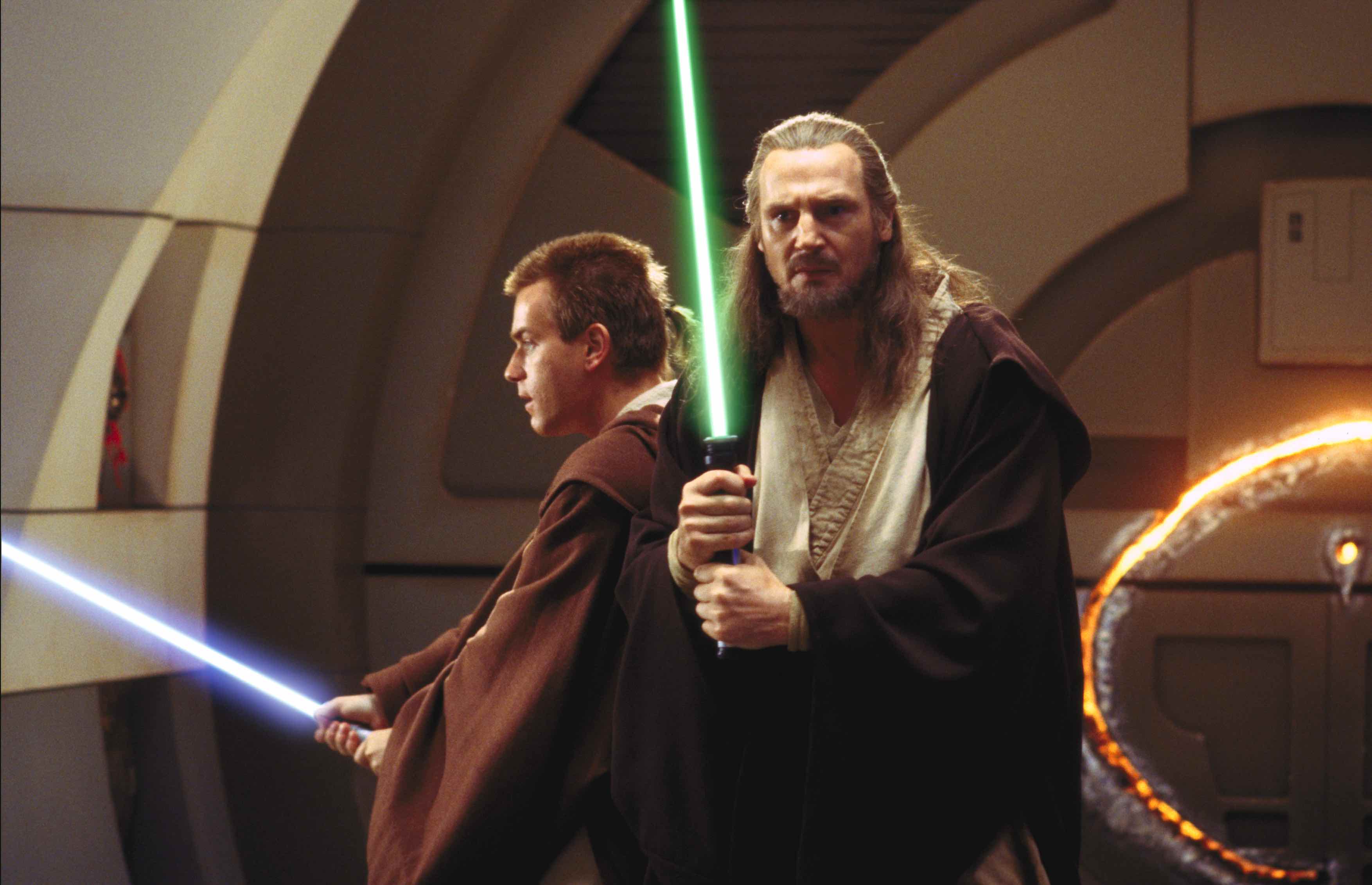 “The Phantom Menace” (1999) The special effects Oscar as a yardstick: The static “Menace,” staged like a 1940s drama, had no chance at the Academy against the gravity-defying “Matrix.” Lucas demystified his legacy, tried to explain the Jedis with science (cell bodies make us wizards) instead of magic, and the fairy tale of good versus evil with politics: tax wars lead to the rise of the Empire. 16 years without “Star Wars”, then something like that. ★★★