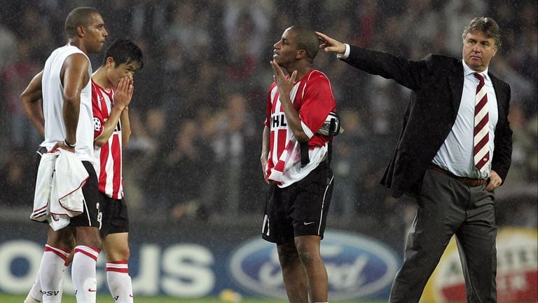 PSV players and trainer Guus Hiddink are disappointed after the elimination against AC Milan (photo: ANP). 