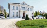 The majority of the houses in Almere-OverGooi costs more than a million euros.