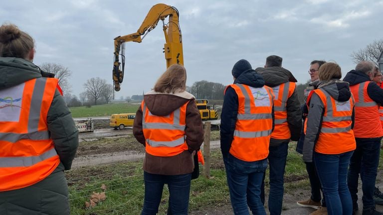 Residents and contractors at the start of the work (photo: René van Hoof).