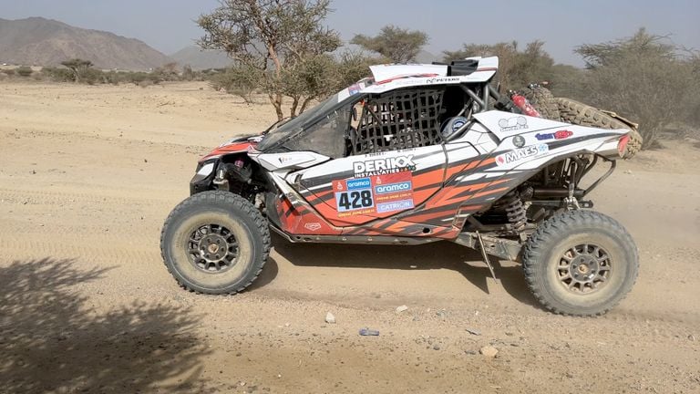 The buggy with Sander Derikx behind the wheel and Marnix Leeuw as navigator.