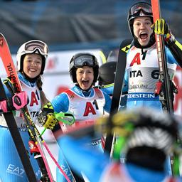 The Italian team cheers 
