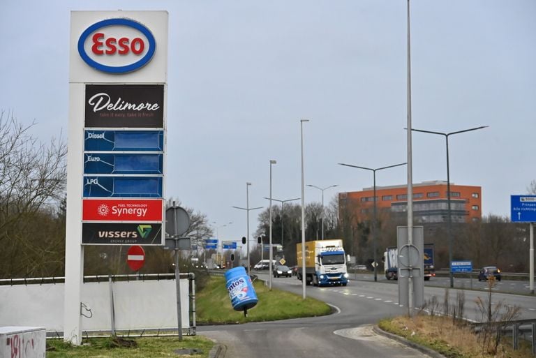 Signs with prices at gas stations also do not work (photo: Tom van der Put/SQ Vision).