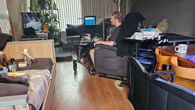 Max in his relaxation chair (photo: Jessica de Rooij)