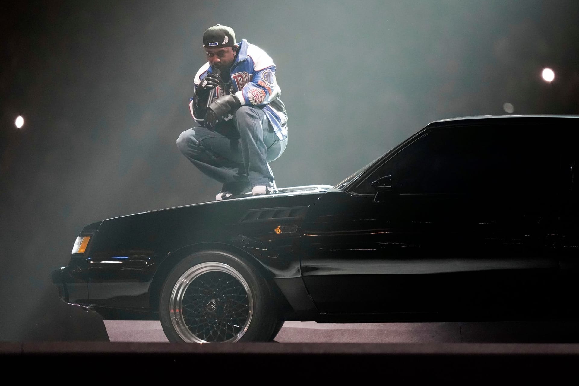 Dark performance in dark times: Kendrick Lamar sings America of the present.