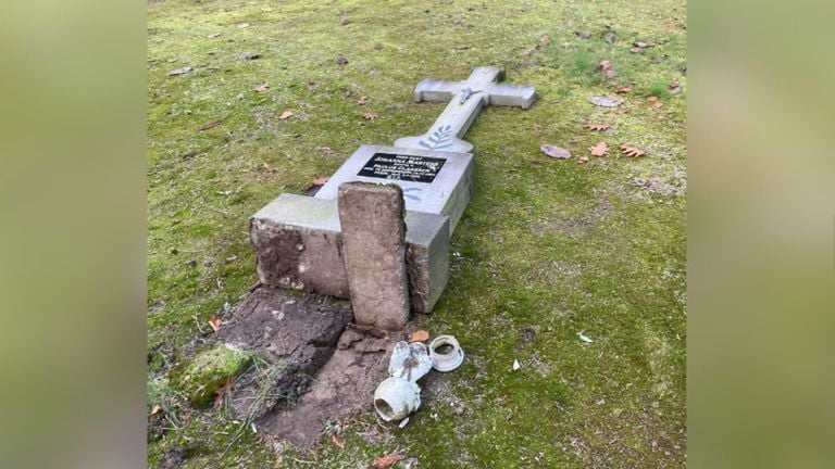 A cross also had to suffer (photo: cranendonck24).