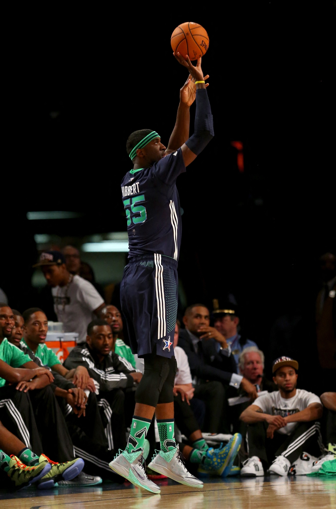 New Orleans, La - Febregery 16: THHE EASTERN CONFERENCE'S ROY HIBBERT #55 of the Indiana Pacers Takes a Shot Against the Western Conference During 2014 NBA All -Star Game at the Smoothie King Center On Febargery 16, 2014 in New Orleans, Louisiana. Notes to User: User Expressly Acknowledges and Agrees That, by Downloading and or Using This Photograph, User is allowed to the Terms and Conditions of the Getty Images License Agreement. Ronald Martinez / Getty Images / AFP (Photo by Ronald Martinez / Getty Images North America / Getty Images Via AFP)