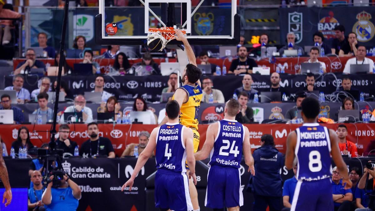 Mike Tobey brilló ante su exequipo