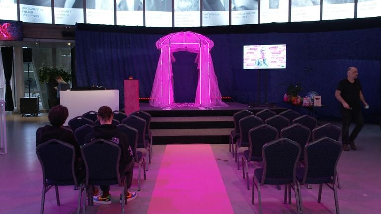 The pink altar (photo: Jan Waalen).