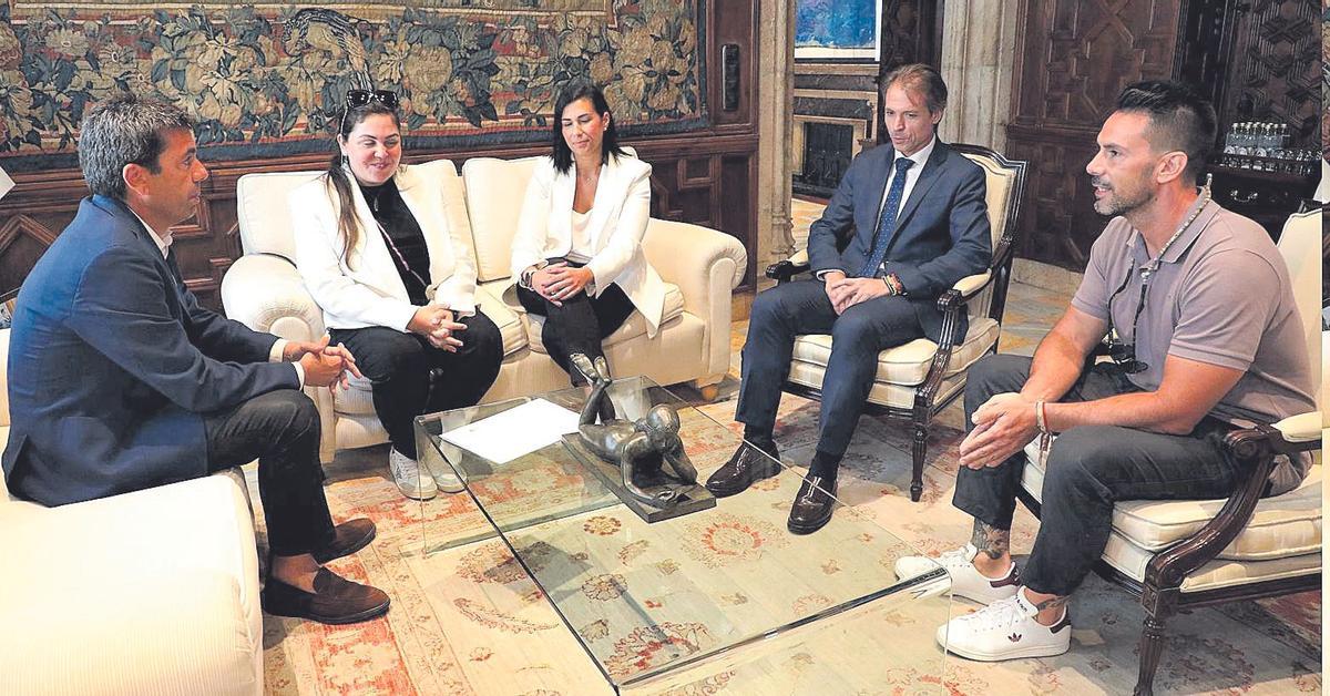 El Palau, 10 de junio de 2024 El president recibe a la Asociación de Residentes Afectados por el Incendio de Campanar (ARDIC), cien días después de la tragedia.