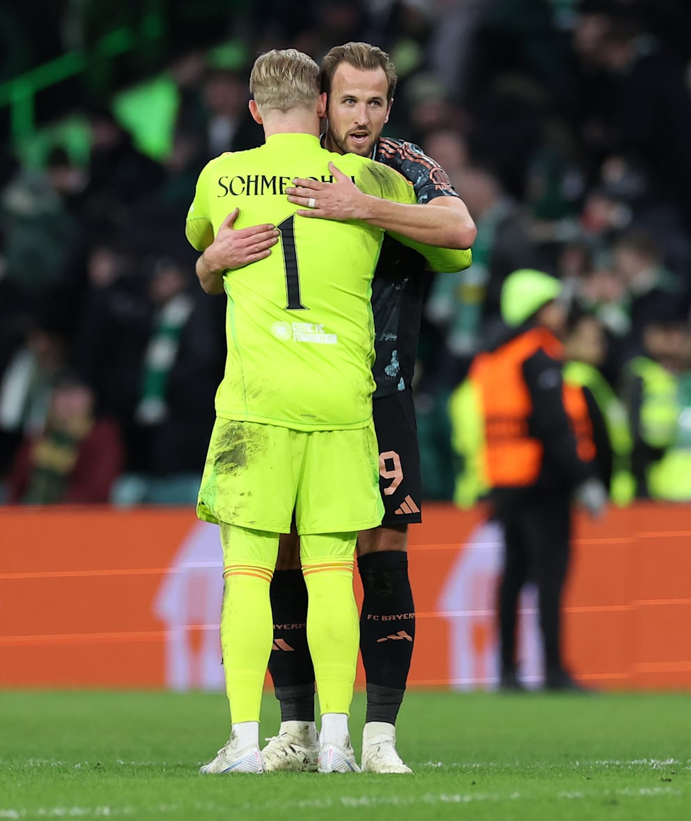 Nach dem 1:2 in Glasgow umarmte Celtic-Keeper Kasper Schmeichel (38) seinen Kumpel Harry Kane (31) – beide spielten zusammen bei Leicester City