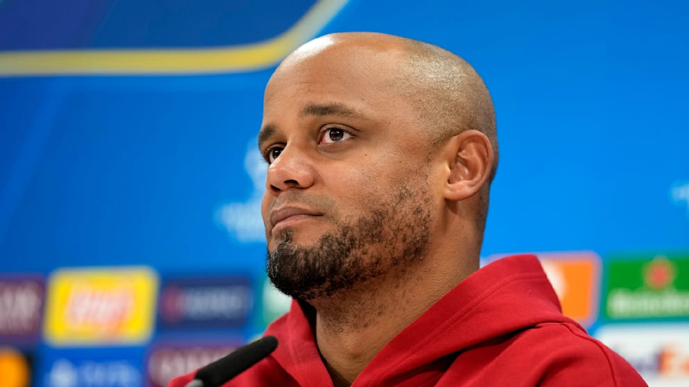 Bayern-Trainer Vincent Kompany (38) am Montagnachmittag auf der Pressekonferenz