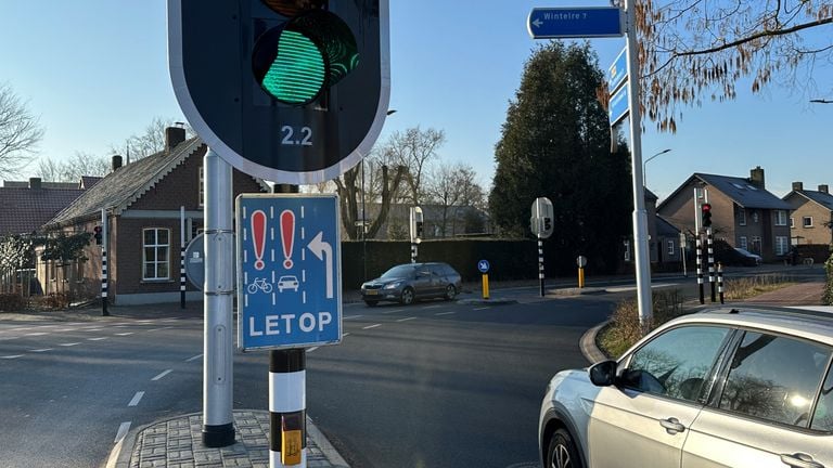 The board that was hung six months ago to warn (photo: Rogier van Son).