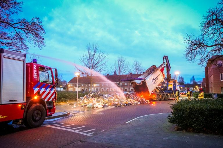 A fire cannon was also used (photo: SQ Vision).