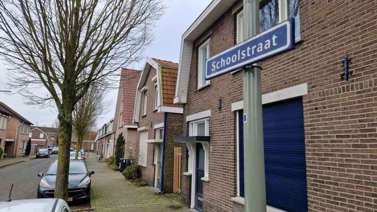 It is quiet on Sunday morning in the Schoolstraat in Oss (photo: Tom Berkers).