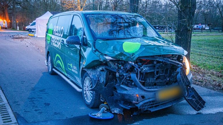 The delivery van also suffered significant damage (photo: SQ Vision).