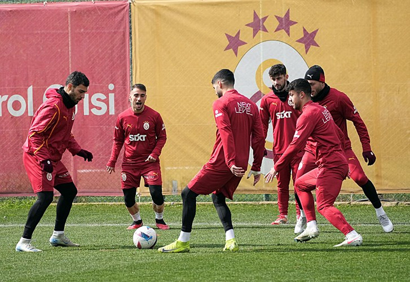 muhtemel-11ler-galatasaray-fenerbahce-maci-ne-zaman-saat-kacta-ve-hangi-kanalda-trendyol-super-lig-1740377951021.jpg