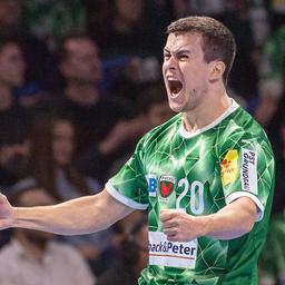 Handball player Tim Freihöfer cheers the fists in the game against SG Flensburg-Handewitt on February 23, 2025 (Imago: Imago Images/Matthias Koch)