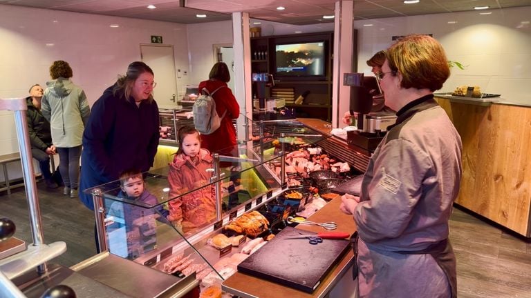 Last slices of sausage in the shop of Slagerij Snijders in Gemert (photo: Jan Peels) 
