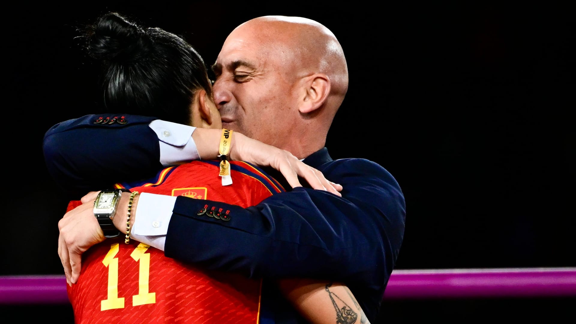The scene of the kick-off: Luis Rubiales and Jennifer Hermoso after the World Cup final.