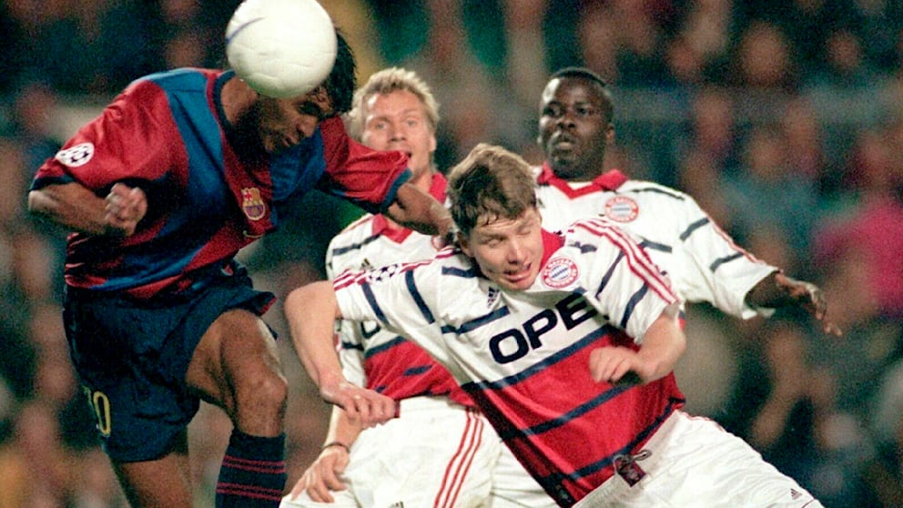 Sammy Kuffour (rechts hinten) in Aktion, gemeinsam mit Michael Tarnat und Thorsten Fink